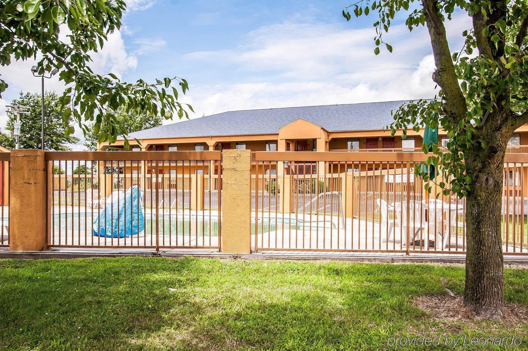 Quality Inn Charleston - Sikeston Exterior photo