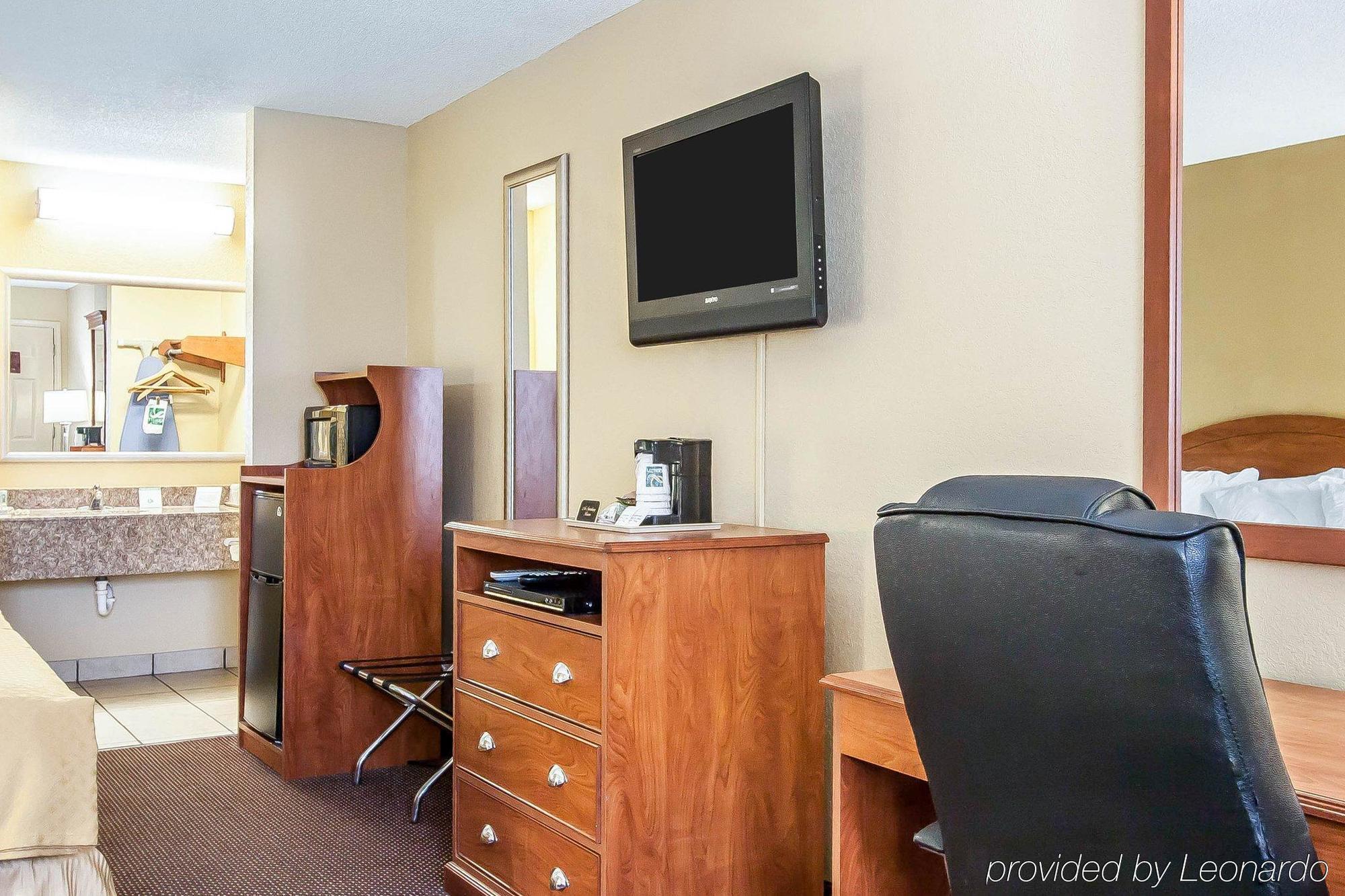 Quality Inn Charleston - Sikeston Exterior photo