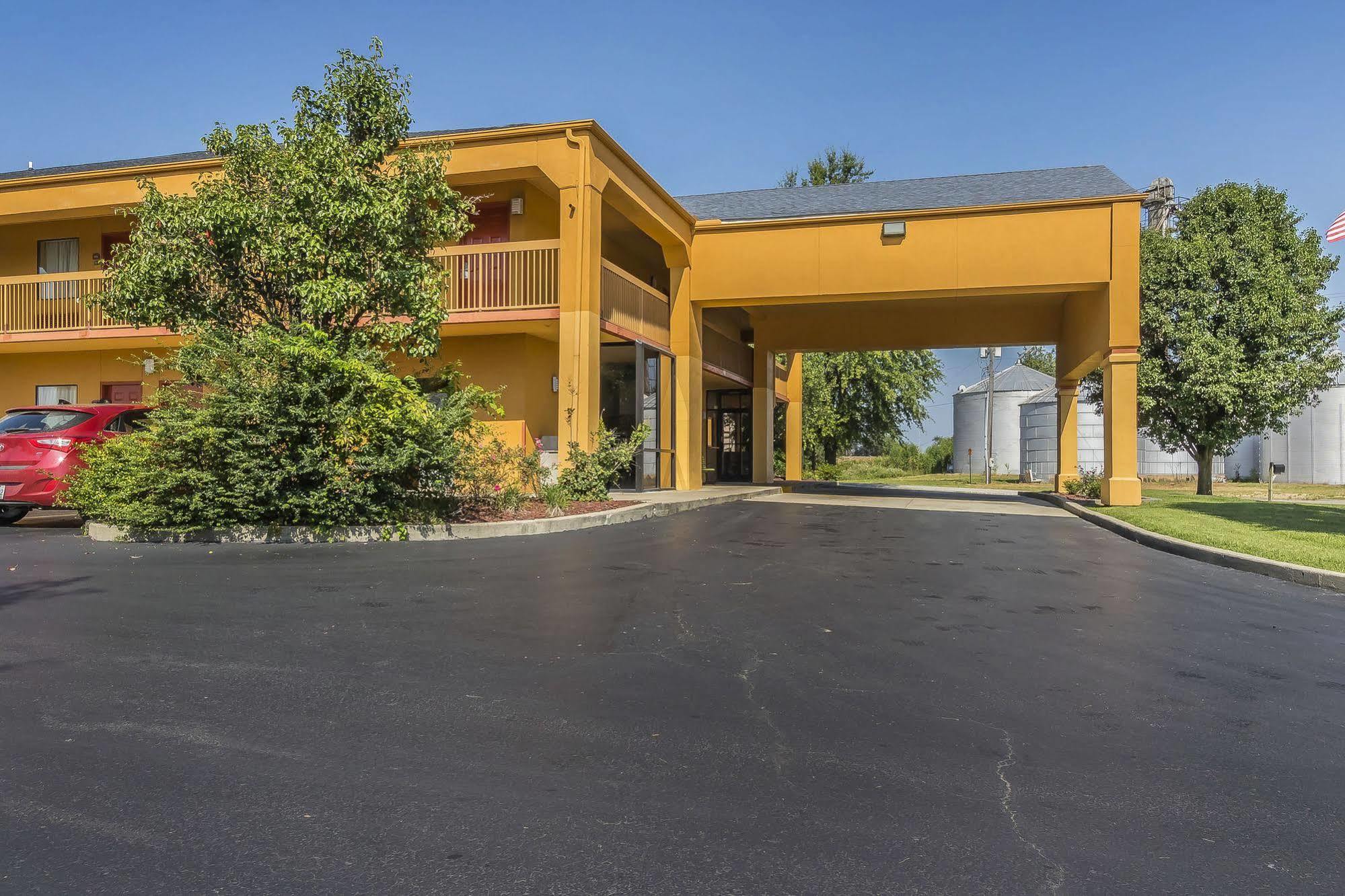 Quality Inn Charleston - Sikeston Exterior photo